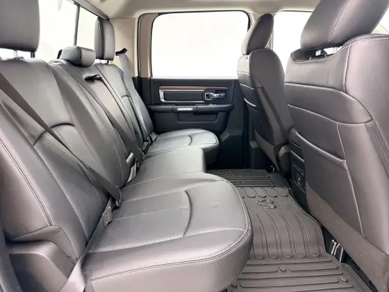 RAM CLASSIC 5.7 V8 GASOLINA LARAMIE NIGHT EDITION CD 4X4 AUTOMÁTICO — foto 15