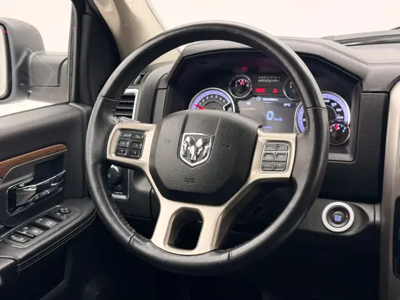 RAM CLASSIC 5.7 V8 GASOLINA LARAMIE NIGHT EDITION CD 4X4 AUTOMÁTICO — foto 19