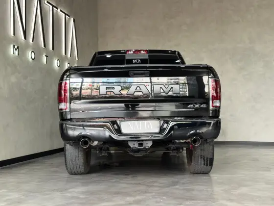 RAM CLASSIC 5.7 V8 GASOLINA LARAMIE NIGHT EDITION CD 4X4 AUTOMÁTICO — foto 6
