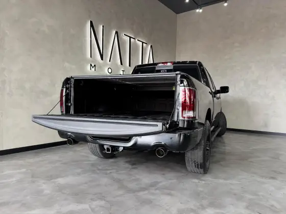 RAM CLASSIC 5.7 V8 GASOLINA LARAMIE NIGHT EDITION CD 4X4 AUTOMÁTICO — foto 7