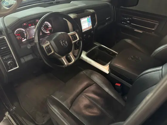 RAM CLASSIC 5.7 V8 GASOLINA LARAMIE NIGHT EDITION CD 4X4 AUTOMÁTICO — foto 13