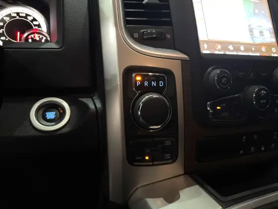 RAM CLASSIC 5.7 V8 GASOLINA LARAMIE NIGHT EDITION CD 4X4 AUTOMÁTICO — foto 15