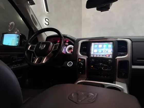 RAM CLASSIC 5.7 V8 GASOLINA LARAMIE NIGHT EDITION CD 4X4 AUTOMÁTICO — foto 16
