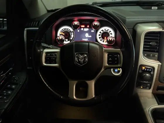 RAM CLASSIC 5.7 V8 GASOLINA LARAMIE NIGHT EDITION CD 4X4 AUTOMÁTICO — foto 17