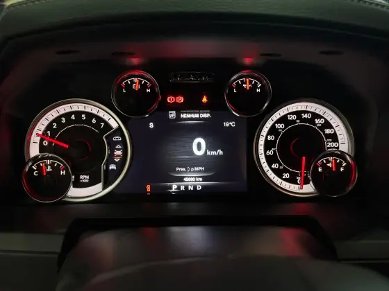 RAM CLASSIC 5.7 V8 GASOLINA LARAMIE NIGHT EDITION CD 4X4 AUTOMÁTICO — foto 18
