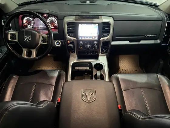 RAM CLASSIC 5.7 V8 GASOLINA LARAMIE NIGHT EDITION CD 4X4 AUTOMÁTICO — foto 19