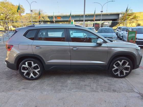 VOLKSWAGEN TAOS 1.4 250 TSI TOTAL FLEX HIGHLINE AUTOMÁTICO — foto 6