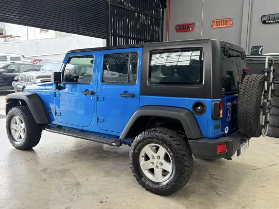 JEEP WRANGLER 3.6 UNLIMITED SPORT 4X4 V6 GASOLINA 4P AUTOMÁTICO — foto 2