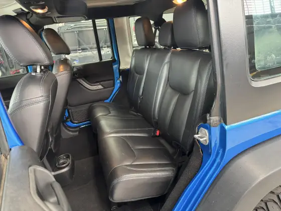 JEEP WRANGLER 3.6 UNLIMITED SPORT 4X4 V6 GASOLINA 4P AUTOMÁTICO — foto 3