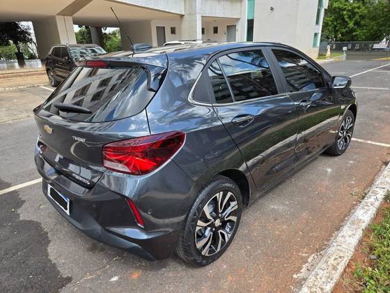 CHEVROLET ONIX 1.0 TURBO FLEX PLUS PREMIER AUTOMÁTICO — foto 2