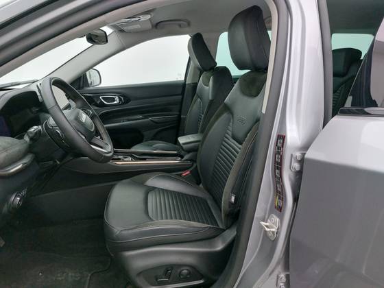 JEEP COMMANDER 1.3 T270 TURBO FLEX LIMITED AT6 — foto 16
