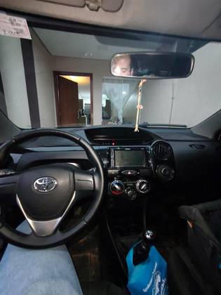 TOYOTA ETIOS 1.3 X 16V FLEX 4P MANUAL — foto 4