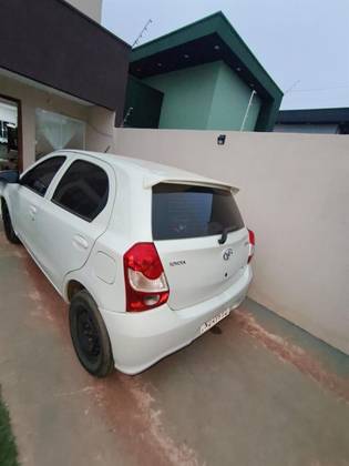 TOYOTA ETIOS 1.3 X 16V FLEX 4P MANUAL — foto 2