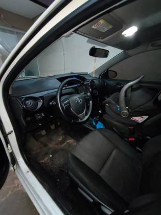 TOYOTA ETIOS 1.3 X 16V FLEX 4P MANUAL — foto 5