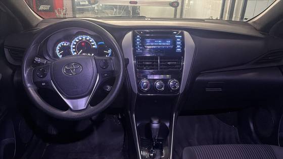 TOYOTA YARIS 1.3 16V FLEX XL PLUS TECH MULTIDRIVE — foto 2