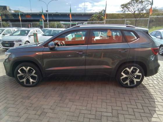 VOLKSWAGEN TAOS 1.4 250 TSI TOTAL FLEX HIGHLINE AUTOMÁTICO — foto 2