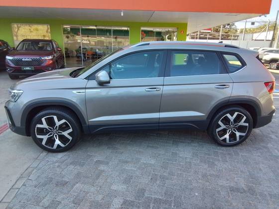 VOLKSWAGEN TAOS 1.4 250 TSI TOTAL FLEX HIGHLINE AUTOMÁTICO — foto 2