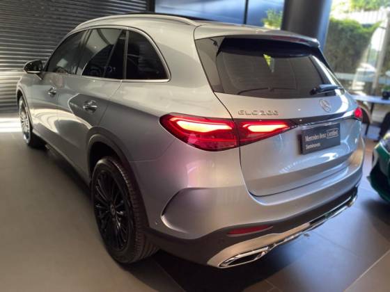 MERCEDES-BENZ GLC 300 2.0 MHEV AMG LINE 4MATIC 9G-TRONIC — foto 4
