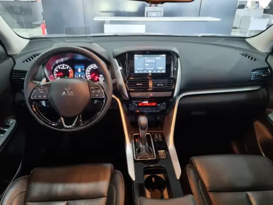 MITSUBISHI ECLIPSE CROSS 1.5 MIVEC TURBO GASOLINA HPE-S CVT — foto 8