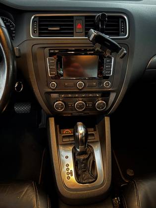 VOLKSWAGEN JETTA 2.0 TSI HIGHLINE 211CV GASOLINA 4P TIPTRONIC — foto 4