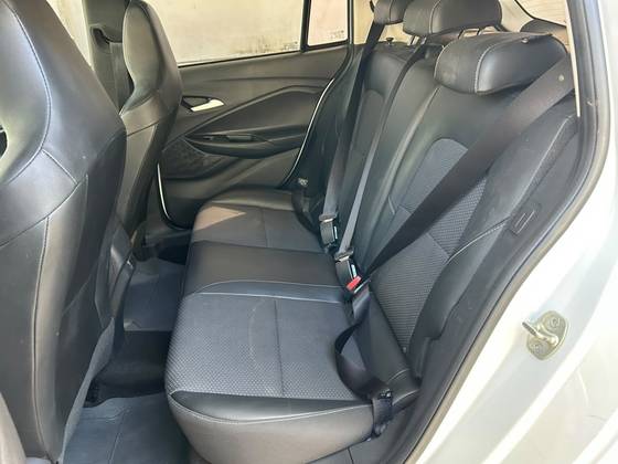 CHEVROLET ONIX 1.0 TURBO FLEX LTZ AUTOMÁTICO — foto 8