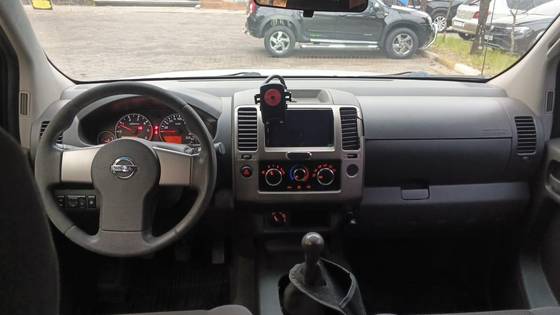 NISSAN FRONTIER 2.5 S 4X4 CD TURBO ELETRONIC DIESEL 4P MANUAL — foto 4