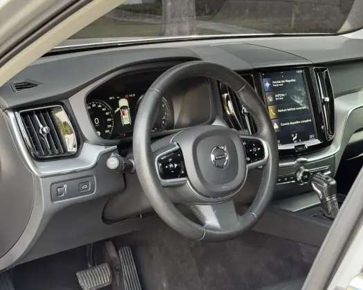 VOLVO XC60 2.0 T5 GASOLINA MOMENTUM AWD GEARTRONIC — foto 10