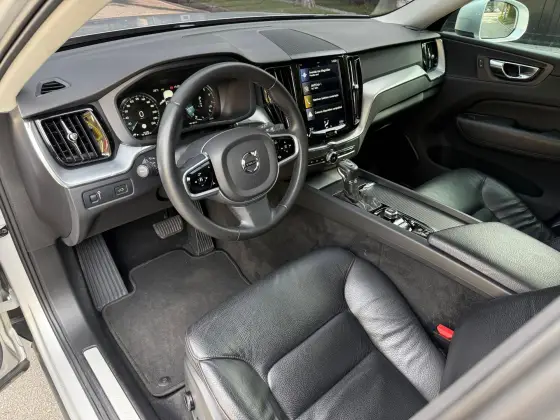 VOLVO XC60 2.0 T5 GASOLINA MOMENTUM AWD GEARTRONIC — foto 11