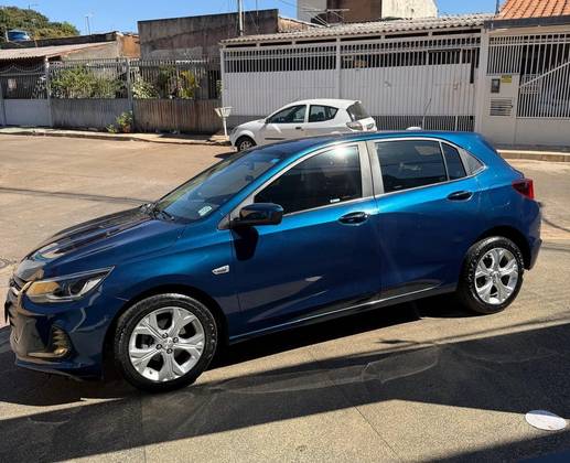 CHEVROLET ONIX 1.0 TURBO FLEX PREMIER AUTOMÁTICO — foto 2