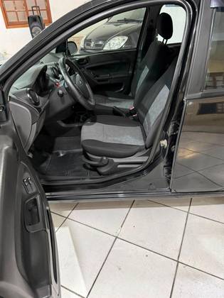 FORD FIESTA 1.0 ROCAM 8V FLEX 4P MANUAL — foto 4