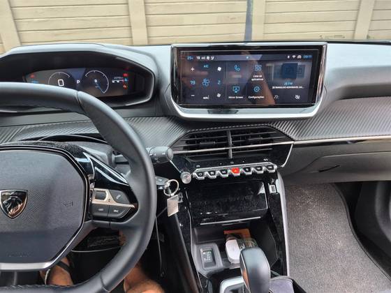 PEUGEOT 2008 1.0 TURBO 200 FLEX ACTIVE CVT — foto 2