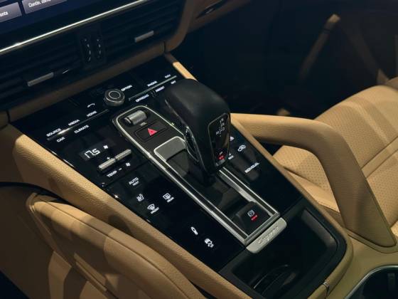 PORSCHE CAYENNE 3.0 V6 E-HYBRID AWD TIPTRONIC S — foto 12
