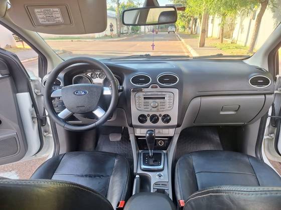 FORD FOCUS 2.0 GLX 16V FLEX 4P AUTOMÁTICO — foto 7