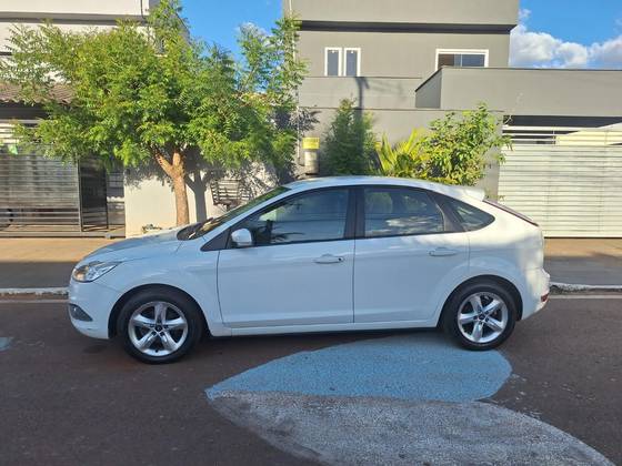 FORD FOCUS 2.0 GLX 16V FLEX 4P AUTOMÁTICO — foto 6