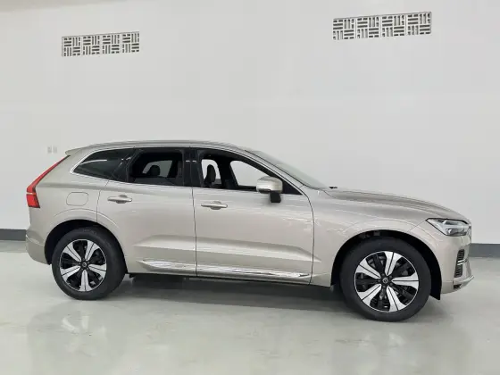 VOLVO XC60 2.0 T8 RECHARGE PLUS AWD GEARTRONIC — foto 2