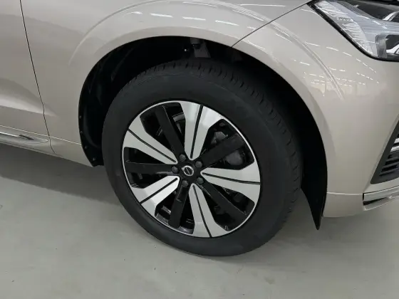 VOLVO XC60 2.0 T8 RECHARGE PLUS AWD GEARTRONIC — foto 3
