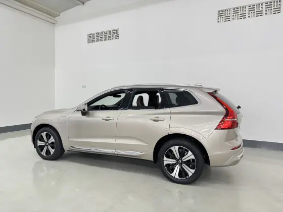 VOLVO XC60 2.0 T8 RECHARGE PLUS AWD GEARTRONIC — foto 4