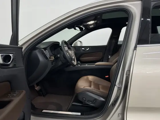 VOLVO XC60 2.0 T8 RECHARGE PLUS AWD GEARTRONIC — foto 7