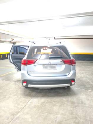 MITSUBISHI OUTLANDER 2.0 16V GASOLINA 4P AUTOMÁTICO — foto 2