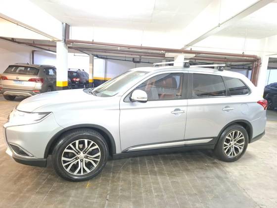 MITSUBISHI OUTLANDER 2.0 16V GASOLINA 4P AUTOMÁTICO — foto 4