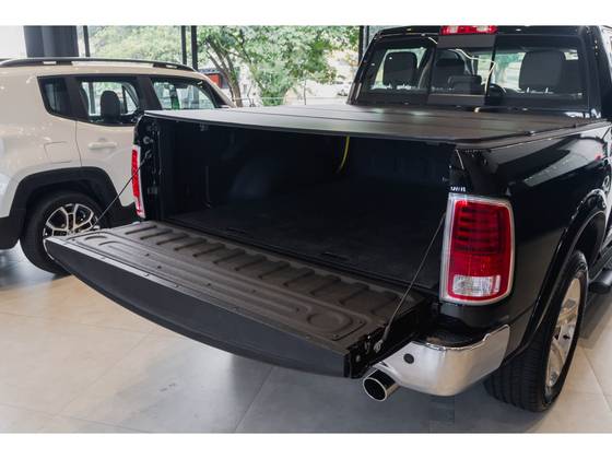 RAM CLASSIC 5.7 V8 GASOLINA LARAMIE CD 4X4 AUTOMÁTICO — foto 3