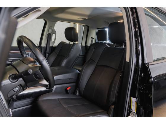 RAM CLASSIC 5.7 V8 GASOLINA LARAMIE CD 4X4 AUTOMÁTICO — foto 7