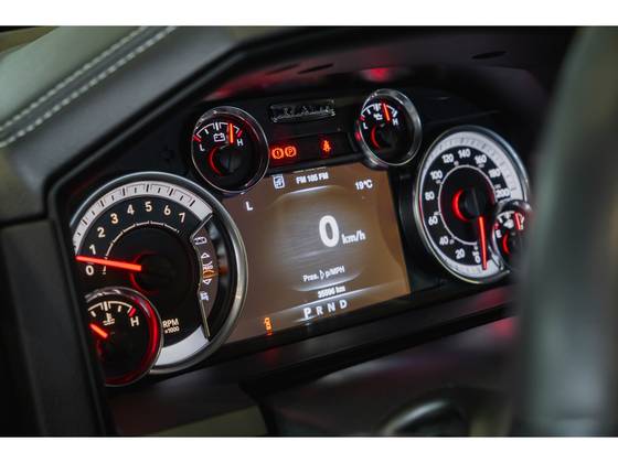 RAM CLASSIC 5.7 V8 GASOLINA LARAMIE CD 4X4 AUTOMÁTICO — foto 9