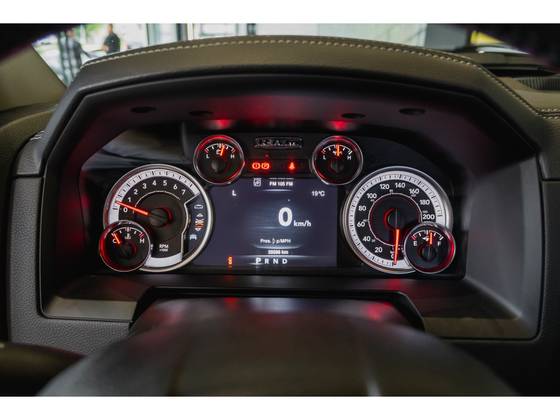 RAM CLASSIC 5.7 V8 GASOLINA LARAMIE CD 4X4 AUTOMÁTICO — foto 13