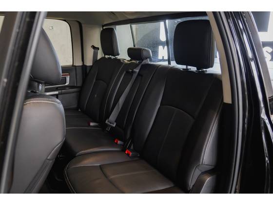 RAM CLASSIC 5.7 V8 GASOLINA LARAMIE CD 4X4 AUTOMÁTICO — foto 14