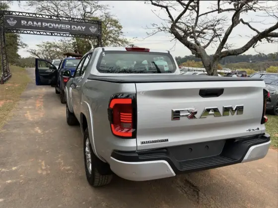 Carro 3.0 HURRICANE 6 BITURBO GASOLINA BIG HORN CD 4X4 AUTOMÁTICO