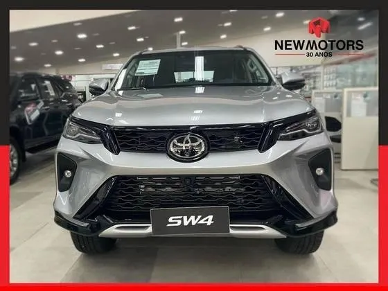 TOYOTA HILUX SW4 2.8 D-4D TURBO DIESEL SRX PLATINUM 7L 4X4 AUTOMÁTICO