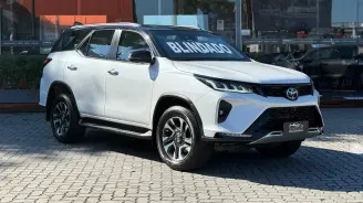 TOYOTA HILUX SW4 2.8 D-4D TURBO DIESEL DIAMOND 7L 4X4 AUTOMÁTICO