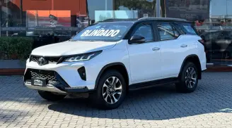 TOYOTA HILUX SW4 2.8 D-4D TURBO DIESEL DIAMOND 7L 4X4 AUTOMÁTICO 2024 - foto 3