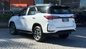 TOYOTA HILUX SW4 2.8 D-4D TURBO DIESEL DIAMOND 7L 4X4 AUTOMÁTICO 2024 - foto 4